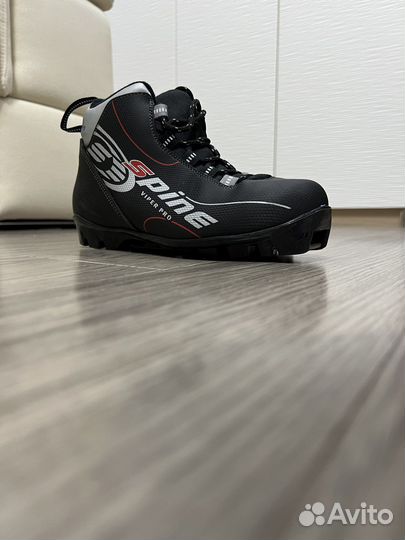 Продаю комплект детских лыж с ботинками и палками