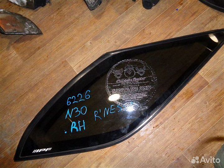 Стекло собачника правое Nissan R'nessa N30 1999