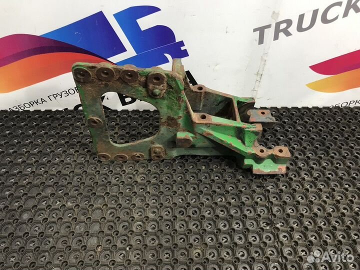 1369517 Кронштейн передней рессоры левый Daf CF