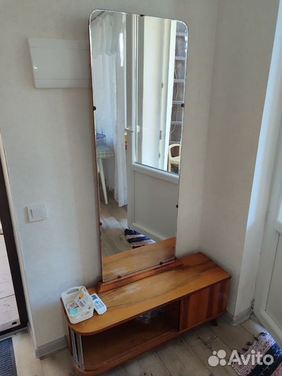 Трюмо с зеркалом бу