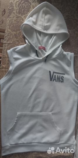 Безрукавка мужская с капюшоном