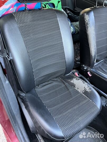 Автомобильные чехлы Рено Логан