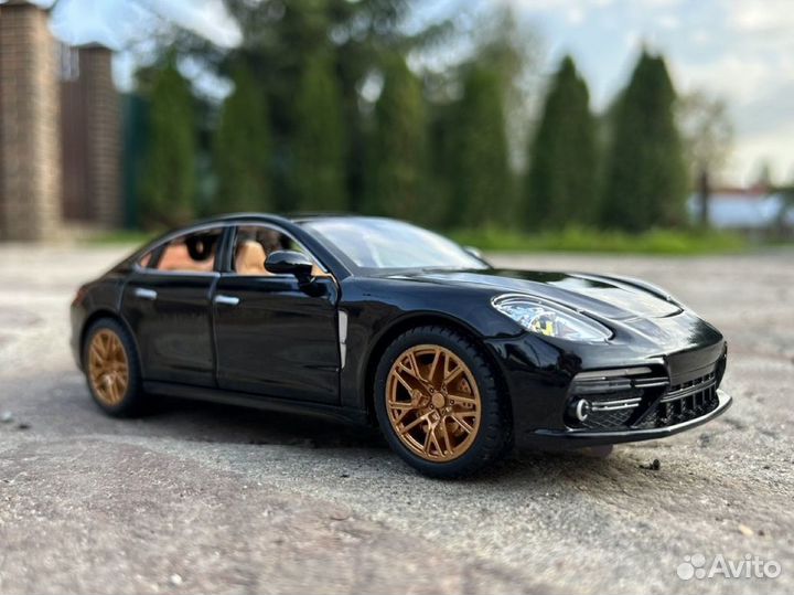 Модель металлической машинки Porsche 911