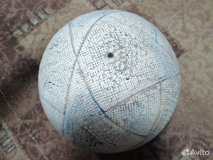 Футбольный мяч adidas