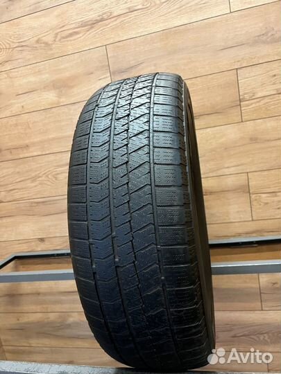 Bridgestone Blizzak Ice 215/65 R16