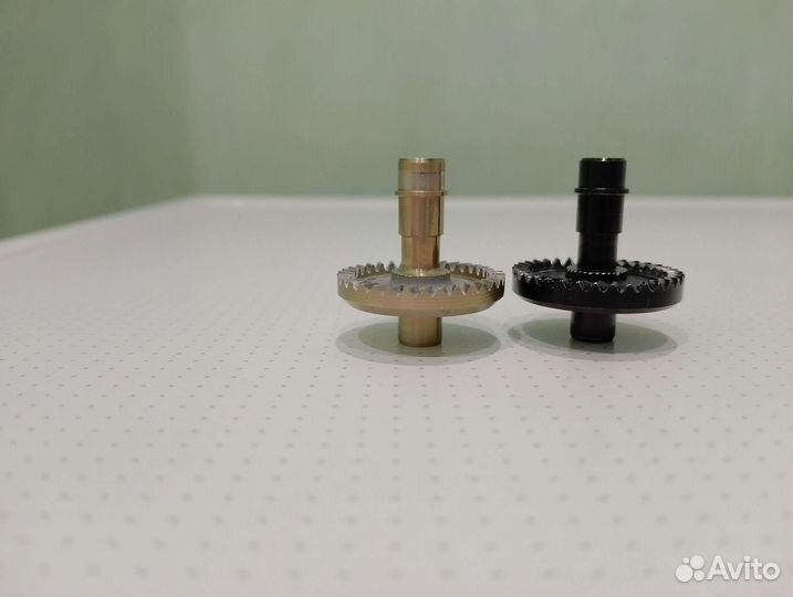 Шпули,много запчастей Daiwa