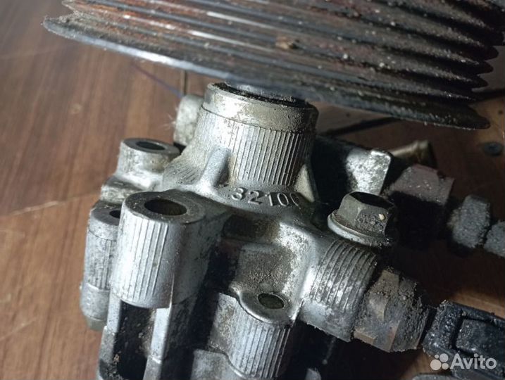 Насос гидроусилителя Mitsubishi Galant 8 4G64 2.4