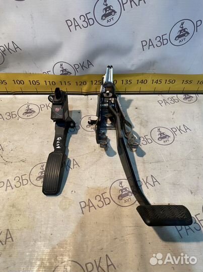 Педаль Toyota Auris E15 Corolla E150