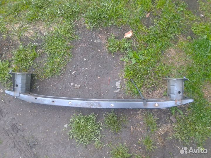 Усилитель переднего бампера Toyota Auris E150