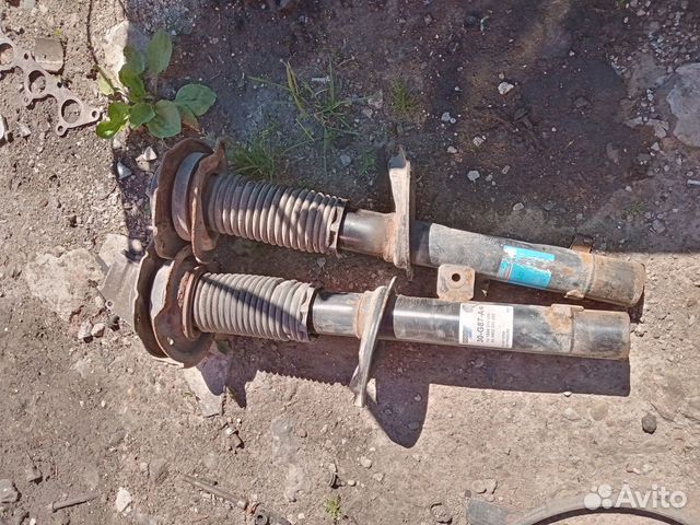 Амортизатор передний левый, правый Peugeot 206