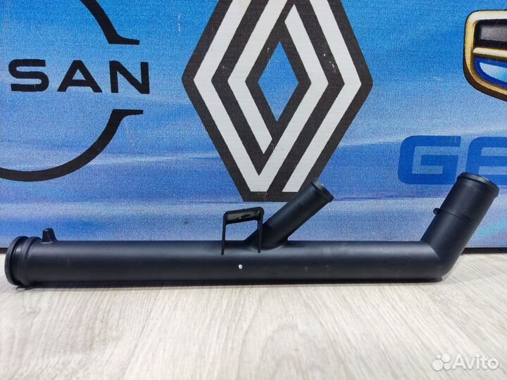 Патрубок на блоке Renault megane 2