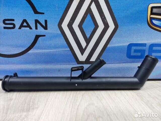 Патрубок на блоке Renault megane 2