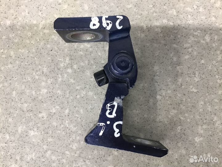 Петля двери задней левой верхняя Skoda Rapid 2013