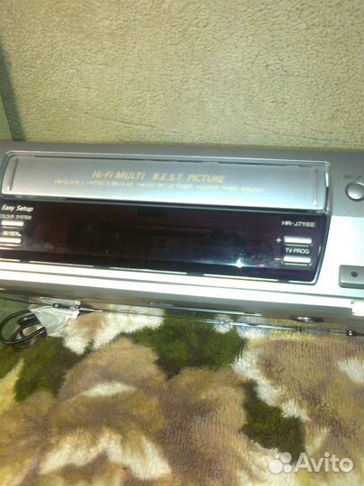 Видеомагнитофон jvcHR J711EE