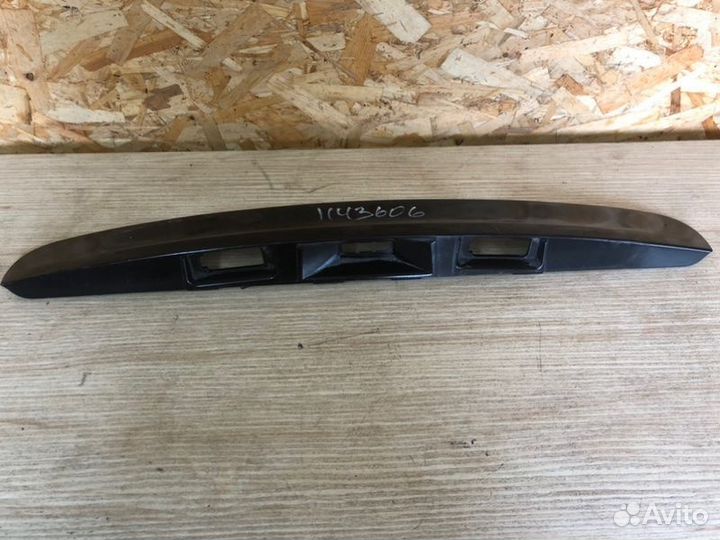 Накладка двери багажника задняя Nissan Qashqai J10