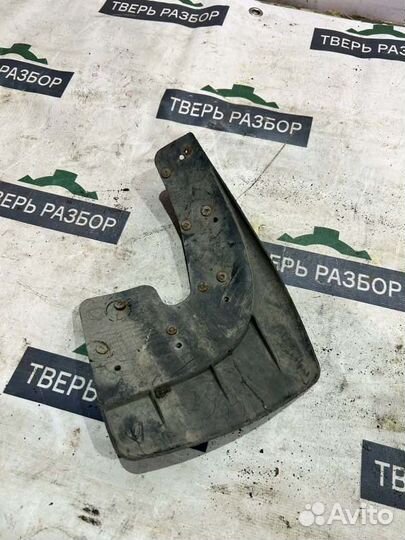 Брызговик задний левый Renault Symbol 1 1.4