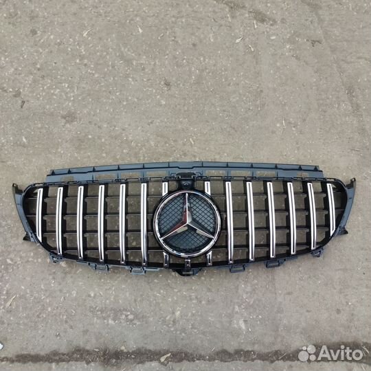 Решетка радиатора Mercedes W213 amg