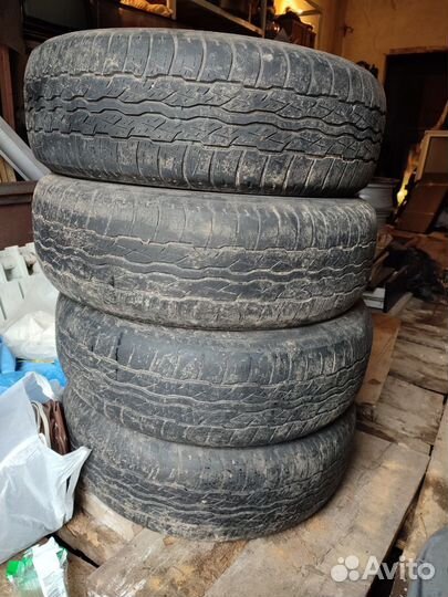 Bridgestone Dueler H/T D687 225/65 R17