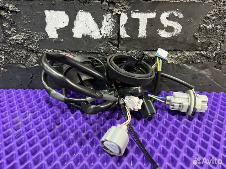 Коса передняя правая Toyota Rav4 mxaa54-4008922