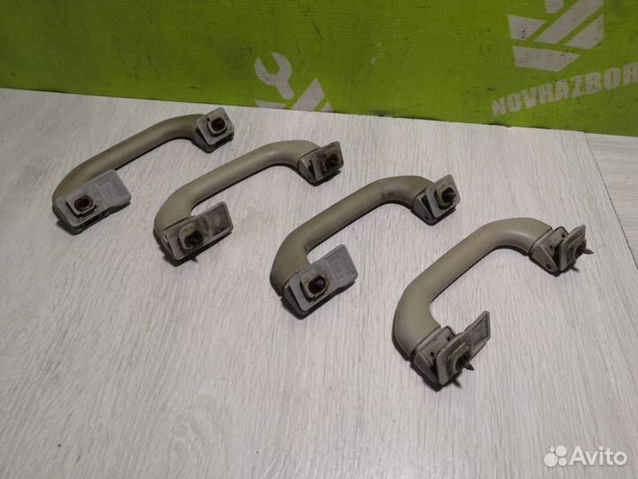 Ручка внутренняя потолочная Фольксваген Гольф 3