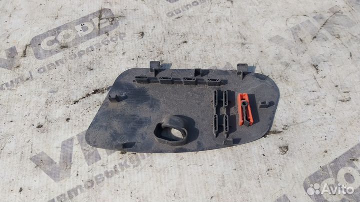 Крышка блока предохранителей салона Nissan Almera