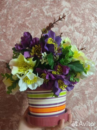 Цветы искусственные в керамических горшках
