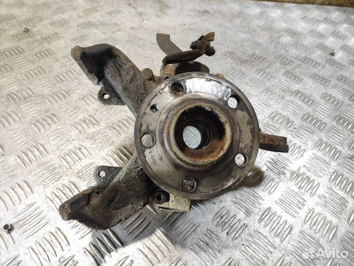 Кулак поворотный передний левый Skoda Fabia 2007 2