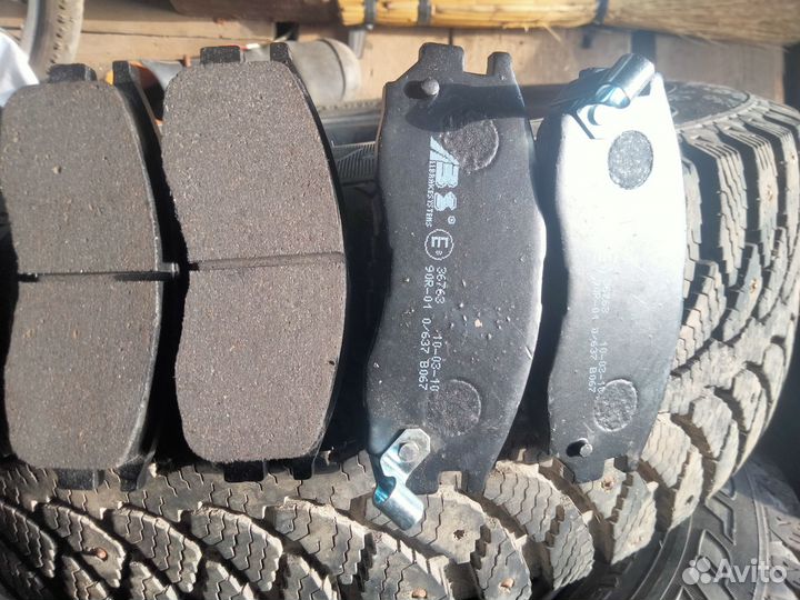 Тормозные колодки Mitsubishi Space Runner1