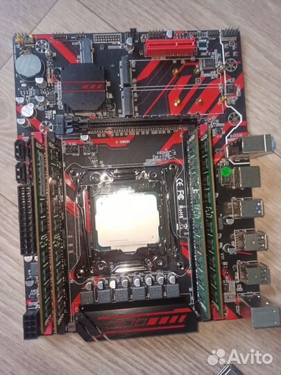 Материнская плата с процессором и памятью