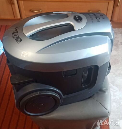 Моющий пылесос LG VC 9551 WNT