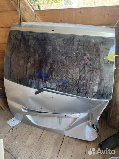 Дверь багажника toyota noah