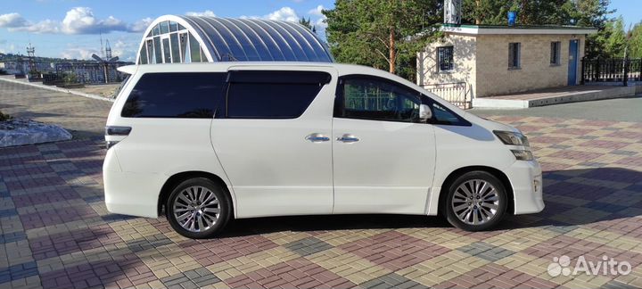 Toyota Vellfire, 2012