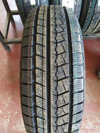 Roadmarch Snowrover 868 215/70 R15 98T