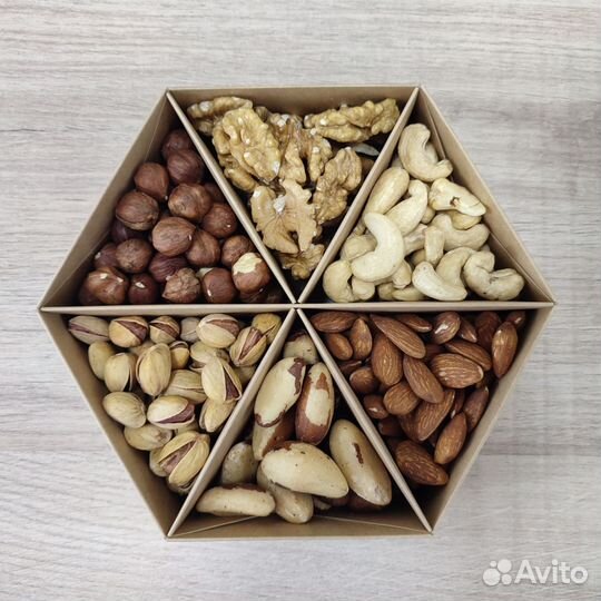 Подарок набор орехи и сухофрукты