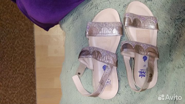 Продам женские босоножки