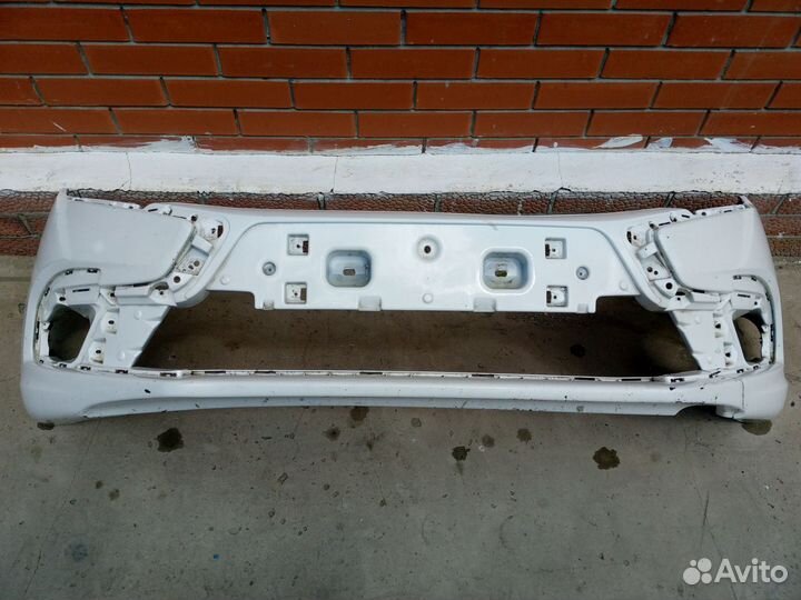 Продам бампер передний на Гранту