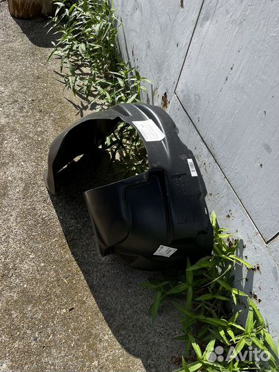 Подкрылок передний левый rav 4