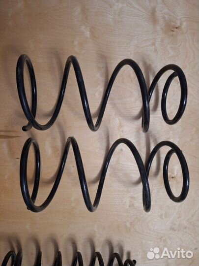 Комплект пружин подвески NHK на Fielder NZE141