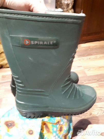 Резиновые сапоги