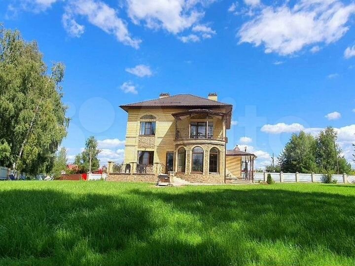 Коттедж 250 м² на участке 20 сот.