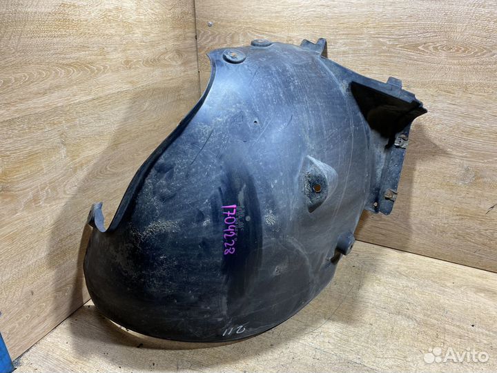 Подкрылок передний левый Mercedes W211 1704228