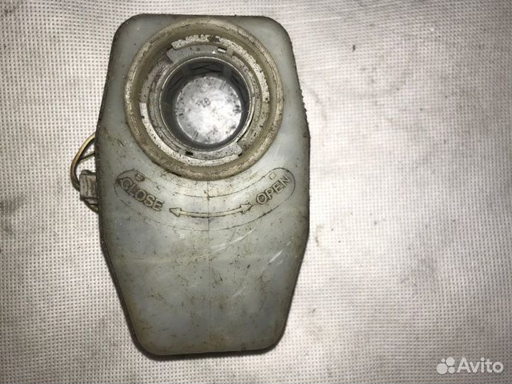 Бачок для тормозной жидкости Toyota Chaser GX100