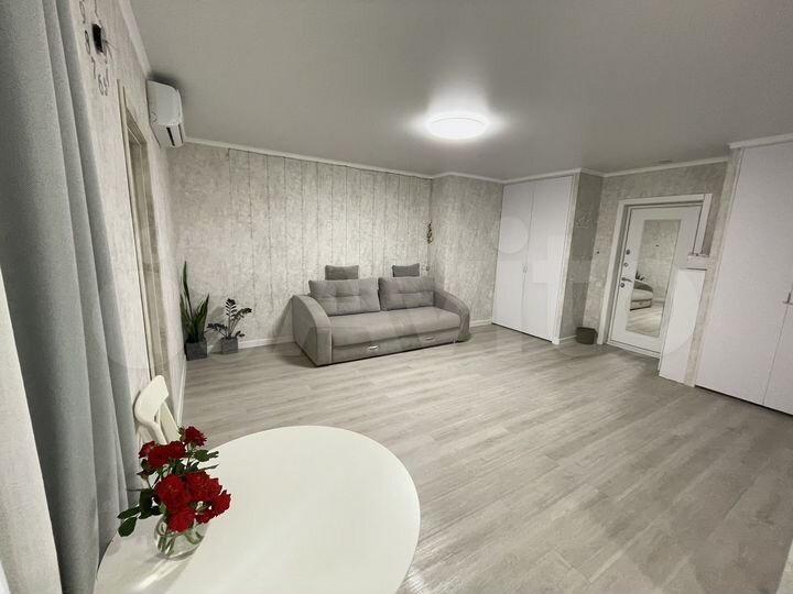 2-к. квартира, 42 м², 8/17 эт.