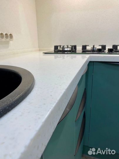 Кухня с фасадами из матового итальянского пластика