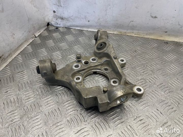 Кулак поворотный задний правый Nissan Teana J31