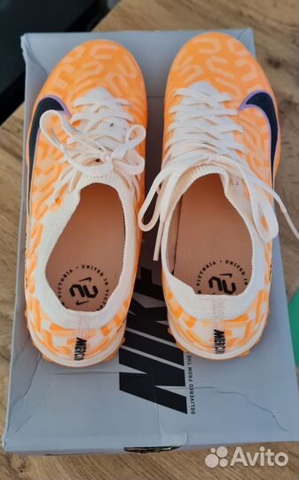 Бутсы сороконожки nike 37.5 (23.5 см)