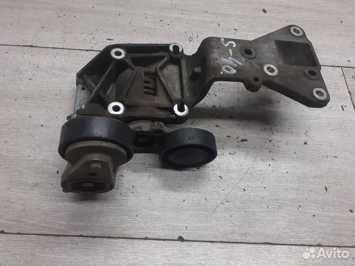 Кронштейн генератора Volvo / Ford