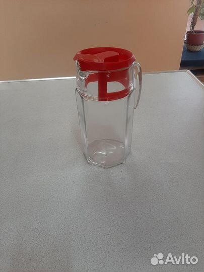 Стеклянный графин