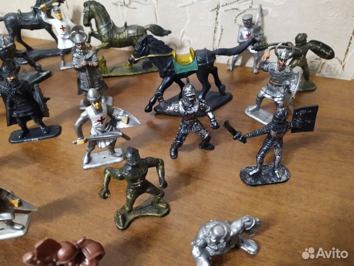 Солдатики пластмассовые