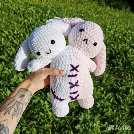 Вязаная игрушка амигуруми зайчик